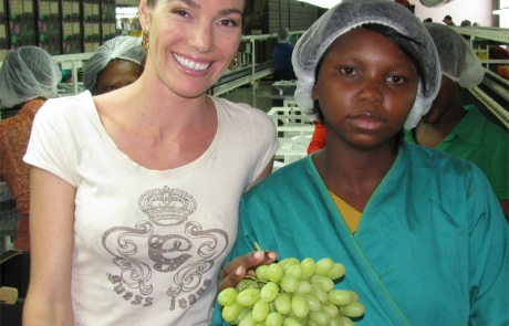 Lenske-Viljoen-(-Left)-with-seasonal-workers